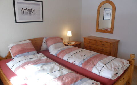 Ufem Stutz: Bedroom, Room, Bed, Furniture, Bed Sheet, Property, Bed Frame, Bedding, Wall, Floor