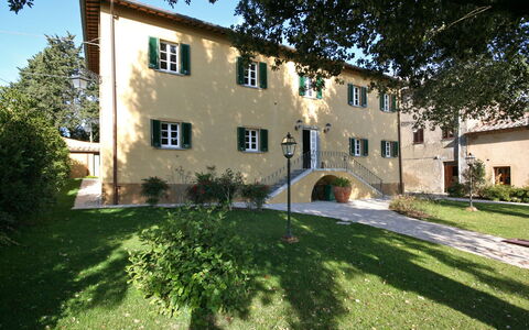 Dante: Property, Building, House, Estate, Real Estate, Home, Architecture, Villa, Manor House, Residential Area