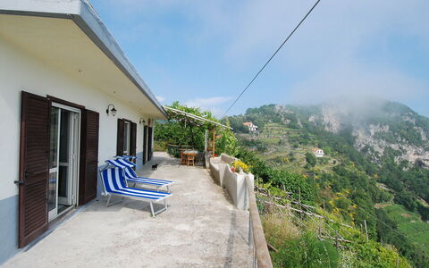 Dea Afrodite: Property, Hill Station, Mountain, Town, Sky, House, Real Estate, Building, Vacation, Mountain Range