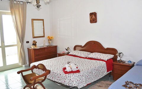 Dea Afrodite: Bedroom, Furniture, Room, Bed Sheet, Bed, Property, Bedding, Interior Design, Bed Frame, Ceiling