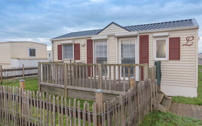 Bredene 200: Sky, Cloud, Building, Property, Window, Plant, Fence, House, Wood, Land Lot
