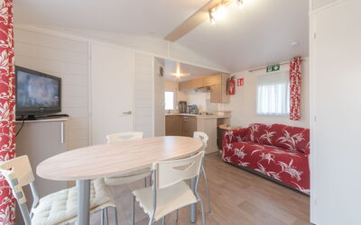 Savanah 200.18: Furniture, Property, Table, Wood, Comfort, Interior Design, Living Room, Floor, Flooring, Picture Frame