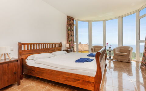 Gaudí: Bedroom, Furniture, Wood, Bed, Floor, Interior Design, Flooring, Bed Sheet, Bedding, Apartment