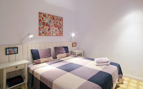 Eixample Dret Valencia Cartagena: Bedroom, Bed, Room, Furniture, Wall, Interior Design, Property, Bed Sheet, Bed Frame, Bedding