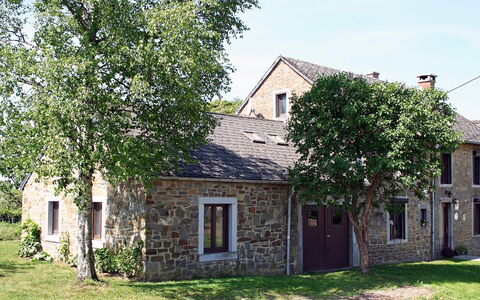 Gîte Rural Mamijana: Property, House, Home, Building, Cottage, Tree, Real Estate, Residential Area, Architecture, Rural Area