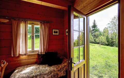 Sluneční Vršek: Plant, Property, Window, Building, Wood, Tree, Shade, Interior Design, Door, Hardwood