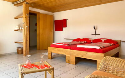 Accommodation:&nbsp;Arn'S Place 100.2
