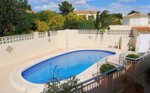 B&B: Property, Swimming Pool, Real Estate, Building, House, Apartment, Vacation, Residential Area, Villa, Resort