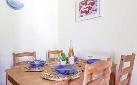 Les Colisées: Table, Tableware, Property, Furniture, Building, Azure, Chair, Wood, Textile, Interior Design