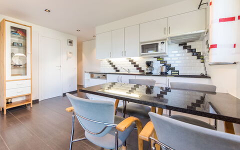 Bredene 300: Furniture, Table, Kitchen, Wood, Building, Interior Design, Flooring, Countertop, Hardwood, Living Room