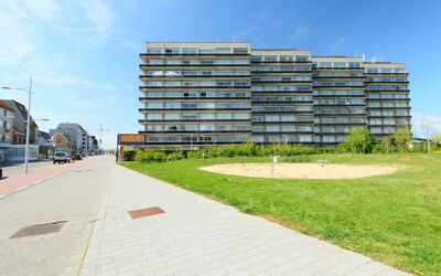 Bredene 301: Sky, Building, Property, Plant, Cloud, Window, Urban Design, Land Lot, House, Road Surface
