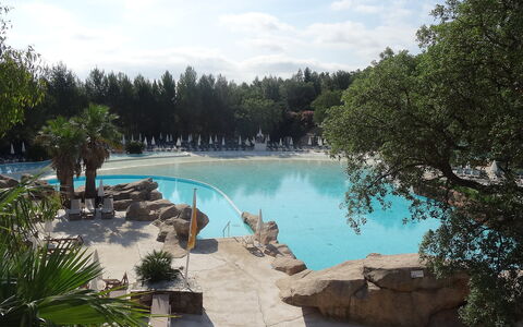 Grimaud 119: Water, Sky, Plant, Cloud, Tree, Swimming Pool, Natural Landscape, Coastal And Oceanic Landforms, Woody Plant, Lake