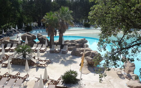 Grimaud 119: Water, Plant, Azure, Swimming Pool, Tree, Natural Landscape, Arecales, Coastal And Oceanic Landforms, Beach, Seaside Resort