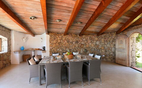 Paradiso: Property, Building, Room, Ceiling, Interior Design, House, Furniture, Real Estate, Beam, Table