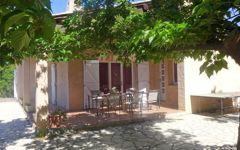 Roumagnac: Property, Building, House, Real Estate, Courtyard, Architecture, Hacienda, Tree, Home, Villa