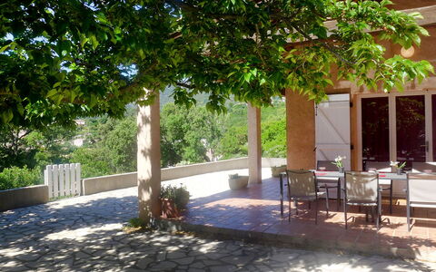 Roumagnac: Plant, Building, Shade, Road Surface, Tree, Chair, Window, Residential Area, Real Estate, Landscape