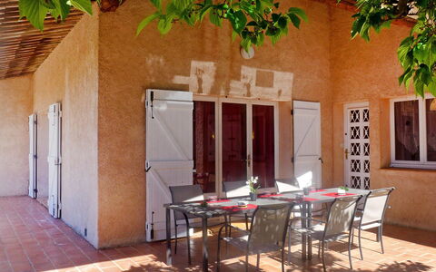 Roumagnac: Property, Building, House, Room, Real Estate, Architecture, Interior Design, Table, Home, Courtyard