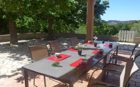Roumagnac: Property, Patio, Outdoor Table, Table, Furniture, Restaurant, Backyard, Landscaping, Real Estate, Room