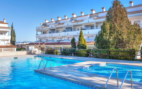 Residencial Gran Sol: Water, Sky, Plant, Building, Swimming Pool, Azure, Window, Aqua, Tree, Leisure