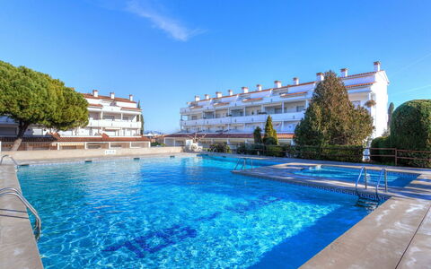 Residencial Gran Sol: Water, Sky, Plant, Property, Swimming Pool, Building, Nature, Azure, Tree, Body Of Water