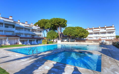 Residencial Gran Sol: Sky, Building, Water, Plant, Property, Swimming Pool, Window, Blue, Azure, Shade