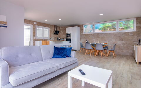 Accommodation:&nbsp;Nueva Playa 831.3