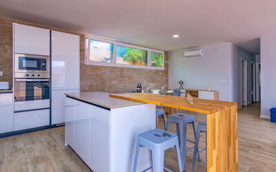 Accommodation:&nbsp;Nueva Playa 831.3