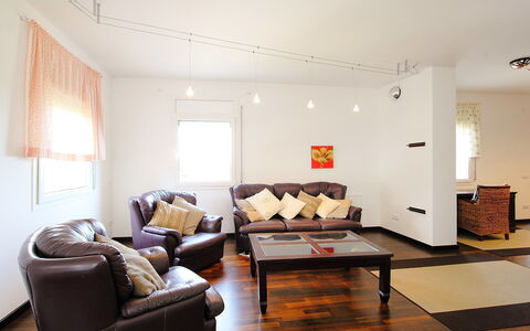 Dirk: Living Room, Room, Furniture, Interior Design, Property, Floor, Coffee Table, Building, Table, Wood Flooring