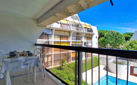 Les Terrasses du Ponant: Urban Design, Apartment, Condominium, Balcony, Shade, Courtyard