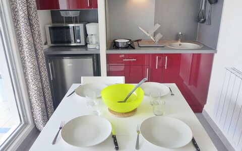Les Terrasses du Ponant: Room, Property, Sink, Bathroom, Interior Design, Countertop, Yellow, Furniture, Kitchen, House