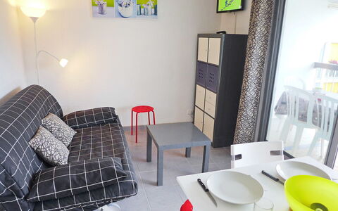 Les Terrasses du Ponant: Room, Property, Interior Design, Furniture, House, Yellow, Building, Real Estate, Living Room, Floor