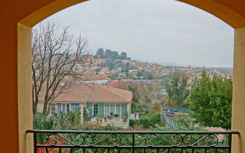 La Boisseliere: Property, Arch, Architecture, House, Window, Building, Leaf, Real Estate, Tree, Home