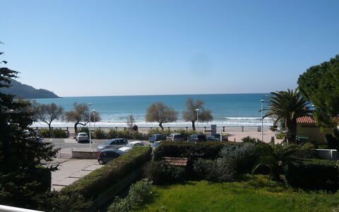 Les Trois a: Property, Sky, Real Estate, Ocean, Shore, Sea, House, Home, Vacation, Resort
