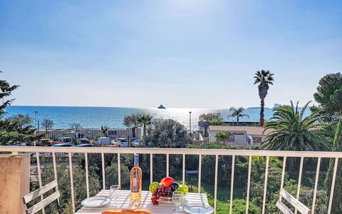 Les Trois a: Sea, Coast, Coastal And Oceanic Landforms, Ocean, Resort, Beach, Shade, Eco Hotel, Shore, Balcony