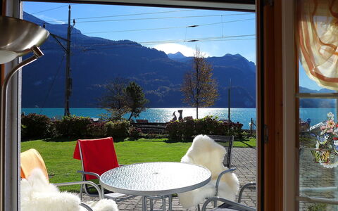 Am Brienzersee: Sky, Property, Furniture, Water, Window, Plant, Mountain, Light, Nature, Table