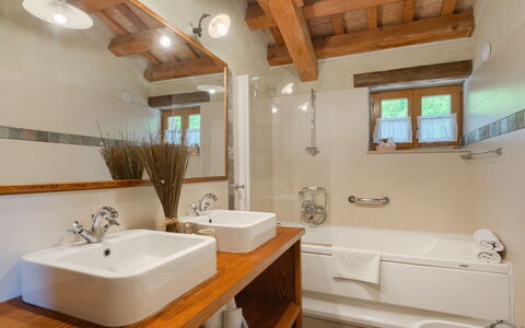 Gelci: Plumbing Fixture, Bathroom, Interior Design, Bathroom Sink, Sink, Flooring, Wood, Tap, Ceiling, Floor