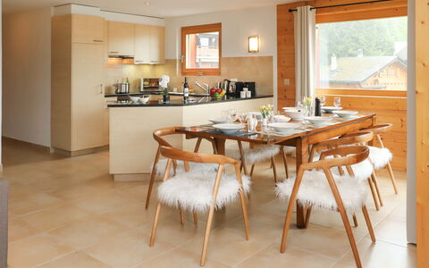 Les Mayens 3.2: Table, Furniture, Chair, Wood, Kitchen, Interior Design, Flooring, Floor, Kitchen & Dining Room Table, Countertop