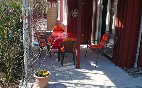 Extertal 130: Property, Patio, Red, Yard, Backyard, Porch, Chair, House, Home, Tree