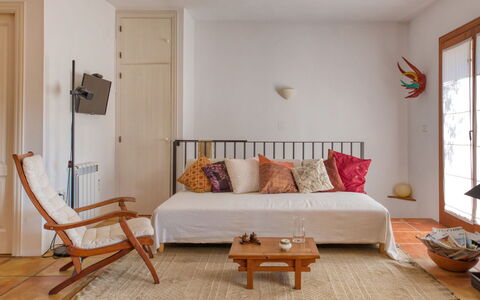 Vista Halcon: Property, Furniture, Table, Couch, Wood, Comfort, Building, Flooring, Floor, Interior Design