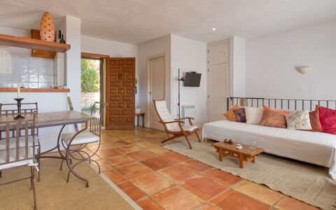Vista Halcon: Table, Furniture, Property, Couch, Wood, Chair, Interior Design, Houseplant, Floor, Studio Couch
