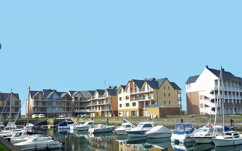 Deauville-Trouville 211: Water, Boat, Sky, Building, Watercraft, Azure, Window, House, Coastal And Oceanic Landforms, Watercourse