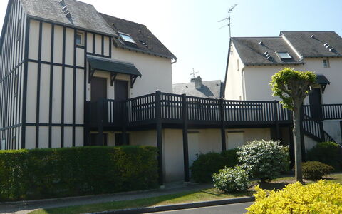 Cabourg 40: Property, House, Home, Residential Area, Neighbourhood, Building, Real Estate, Architecture, Roof, Estate