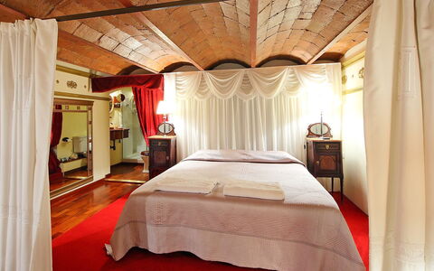Plaza de Catalunya - Pso. de Gracia: Bedroom, Bed, Room, Furniture, Property, Canopy Bed, Interior Design, Ceiling, Bed Sheet, Bed Frame