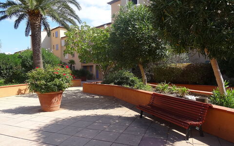 L'Annonciade: Shrub, Residential Area, Garden, Shade, Hacienda, Landscaping, Yard, Walkway, Courtyard