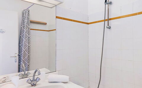 L'Annonciade: Plumbing Fixture, Flooring, Interior Design, Bathroom, Floor, Plumbing, Tap, Sink, Room, Shower
