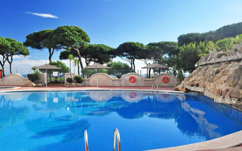 Windsor: Swimming Pool, Resort, Property, Vacation, Water, Azure, Leisure, Real Estate, Sky, Tourism