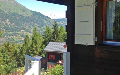 Himmulriich: Property, House, Room, Building, Home, Real Estate, Cottage, Mountain, Architecture, Window