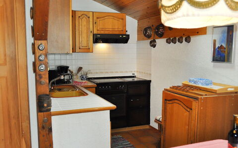 Himmulriich: Room, Countertop, Kitchen, Property, Furniture, Cabinetry, Building, House, Kitchen Stove, Interior Design