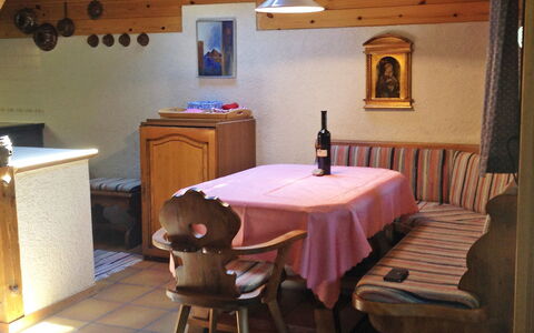 Himmulriich: Room, Property, Furniture, Building, Interior Design, Table, House, Dining Room, Architecture, Real Estate