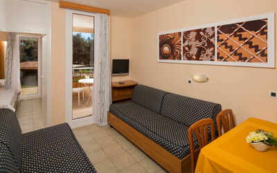 Stella Maris 200.6: Room, Property, Furniture, Interior Design, Building, Real Estate, House, Table, Bedroom, Floor